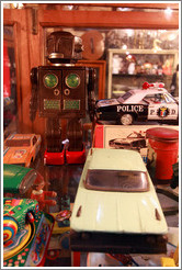 Antique robot and cars. Mercado San Telmo.