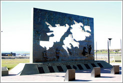 Malvinas memorial which reads, "El pueblo de Ushuaia a quienes ... con su sangre regaron las raices de nuestra soberania sobre Malvinas ... volveremos!!!"  Translation: "The town of Ushuaia who ... with their blood watered the roots of our sovereignty over Malvinas ... we will return!!!"