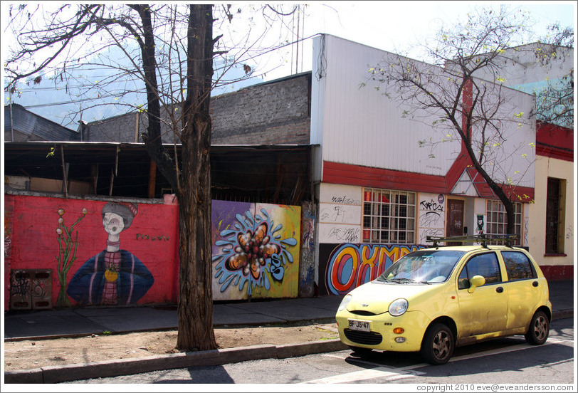 Yellow car and graffiti.  Dardignac at Pur?ma, Bellavista neighborhood.