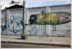 Grafitti of a fish/person/bee with the words "el gran zoo" ("the big zoo"), Avenida Salvador Allende (Carlos III).