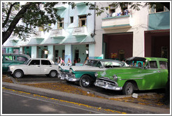 Parked cars, Avenida Salvador Allende (Carlos III).