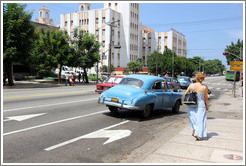 Woman and blue car, La Rampa.