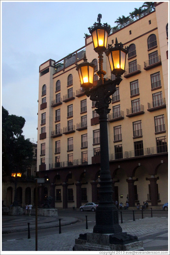 Streetlight at dusk, Paseo del Prado.