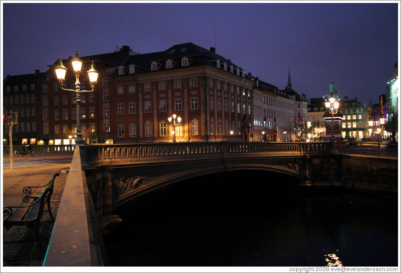 Frederiksholms Canal at night.