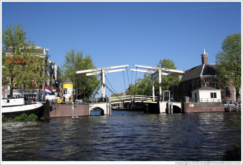 Bridge across Nieuweherengracht at Amstel canal, Centrum district.
