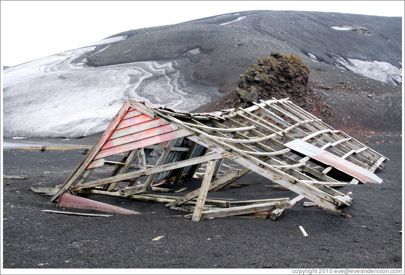 Building remains, Whaler's Bay.