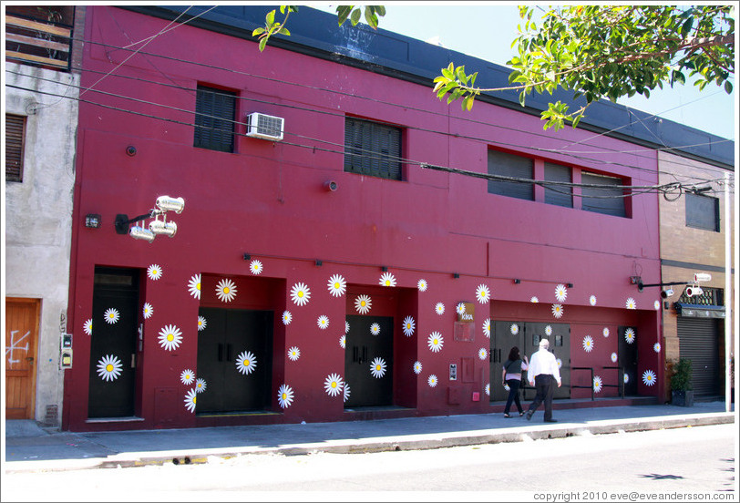 Building with flowers. Palermo Soho.