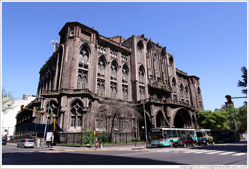 Building at the corner of Avenida General Las Heras and Azcu?ga. Recoleta.