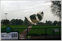 Floralis Generica, a moving statue.