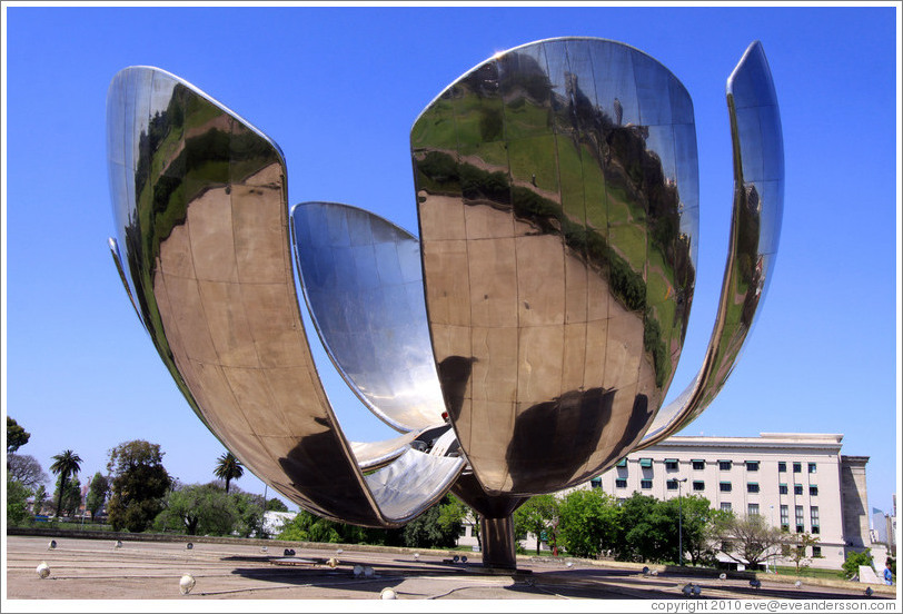 Floralis Gen?ca, a moving sculpture by Eduardo Catalano. Plaza de las Naciones Unidas (United Nations Plaza), Recoleta.