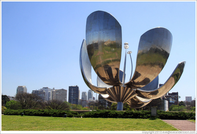 Floralis Gen?ca, a moving sculpture by Eduardo Catalano. Plaza de las Naciones Unidas (United Nations Plaza), Recoleta.