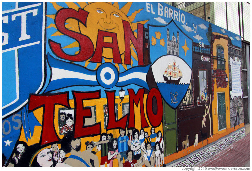 Mural de Dos Escudos. Avenida Independencia, San Telmo.