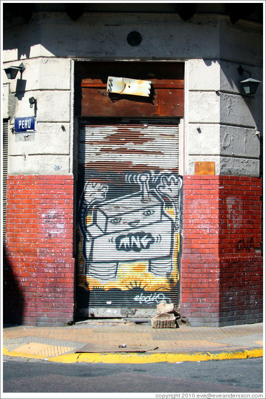 Graffiti (robot?), Calle Chile and Calle Per?, San Telmo district.