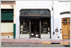 Lo ten?mi abuela (My grandmother had that), an antique shop, Calle Defensa, San Telmo district.