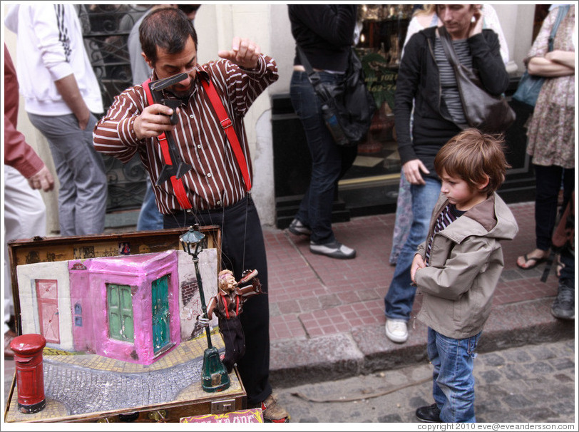 Boy watching a pupeteer. Sunday market, Calle Defensa, San Telmo.