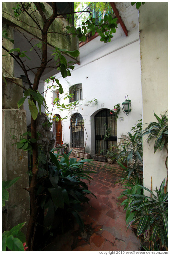 Galer?de los Patios de San Telmo, a large 18th century house containing artisans' workshops.