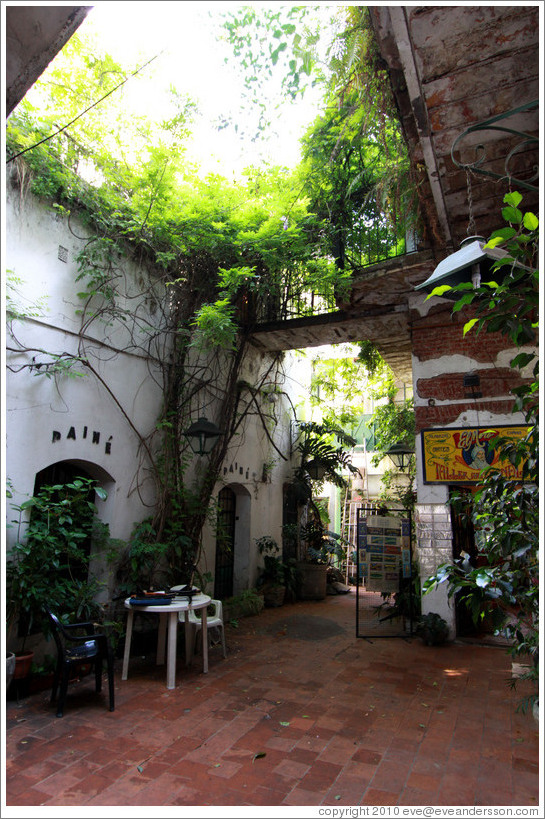 Galer?de los Patios de San Telmo, a large 18th century house containing artisans' workshops.