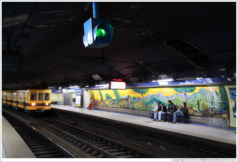 Mariano Moreno station, Subte (Buenos Aires subway).