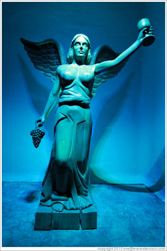 Angel statue, Kaiken Winery, Luj?de Cujo.