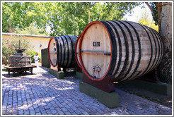 Large barrels and old press, Lagarde, Luj?de Cujo.