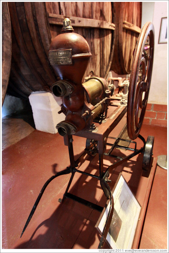 French manual pump. Museum of Bodega La Banda.