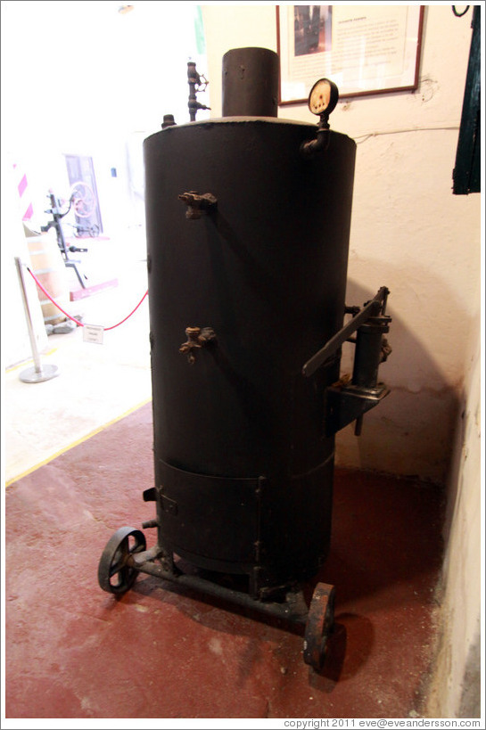 Portable boiler. Museum of Bodega La Banda.