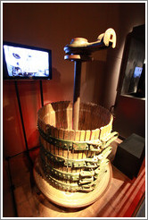 Crusher. Museo de la Vid y el Vino (Museum of Vine and Wine).