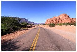 Road alongside Los Colorados. Quebrada de las Conchas.