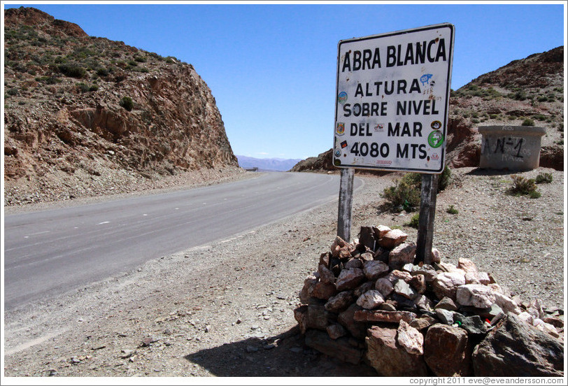 Abra Blanca, the high point on Ruta Nacional 51, at 4080 meters above sea level.