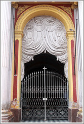 Entrance with stone "curtains". Bas?ca y Convento de San Francisco.