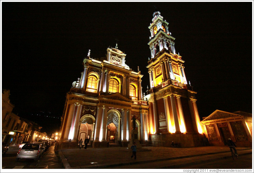 Bas?ca y Convento de San Francisco at night.