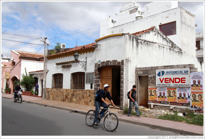 Bicyclist. Calle Pueyrred