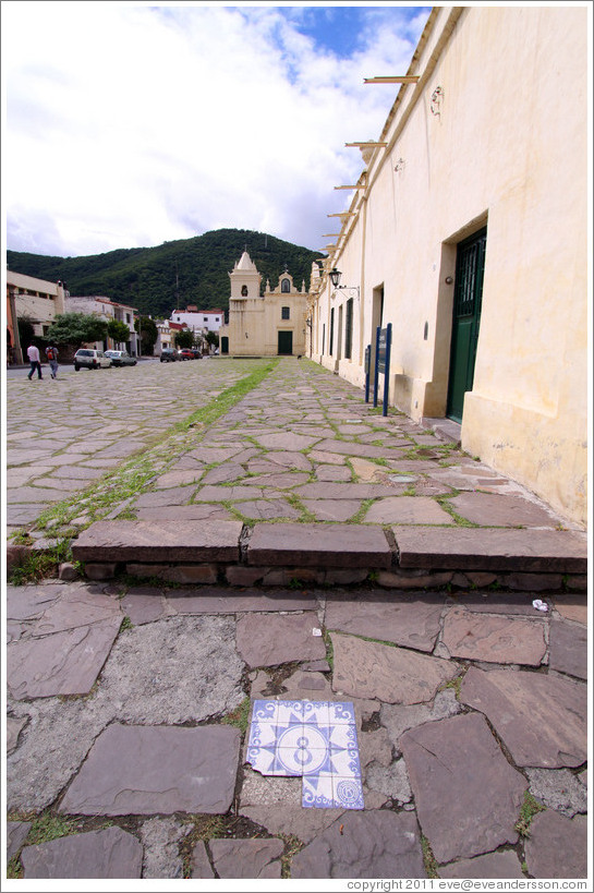 8 on the sidewalk in front of Convento de San Bernardo.