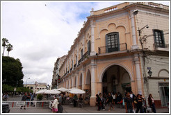 Peach colored building. Plaza 9 de Julio.