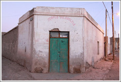 Building with faded lettering saying Templo Filadelfia.