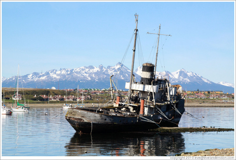 Saint Christopher shipwreck, Bah?de Ushuaia.