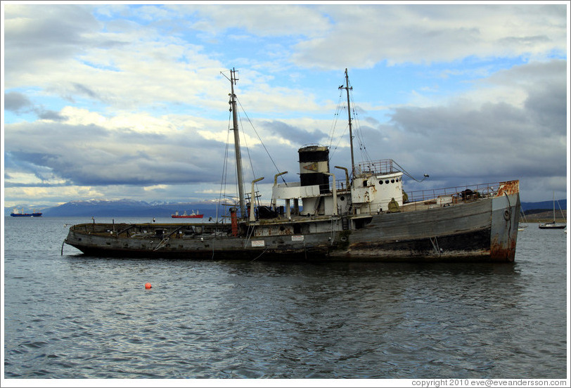 Saint Christopher shipwreck, Bah?de Ushuaia.