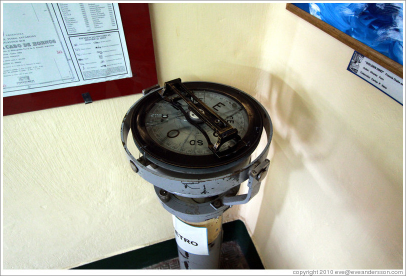 Tax?tro (looks like a compass).  Museo Mar?mo de Ushuaia.