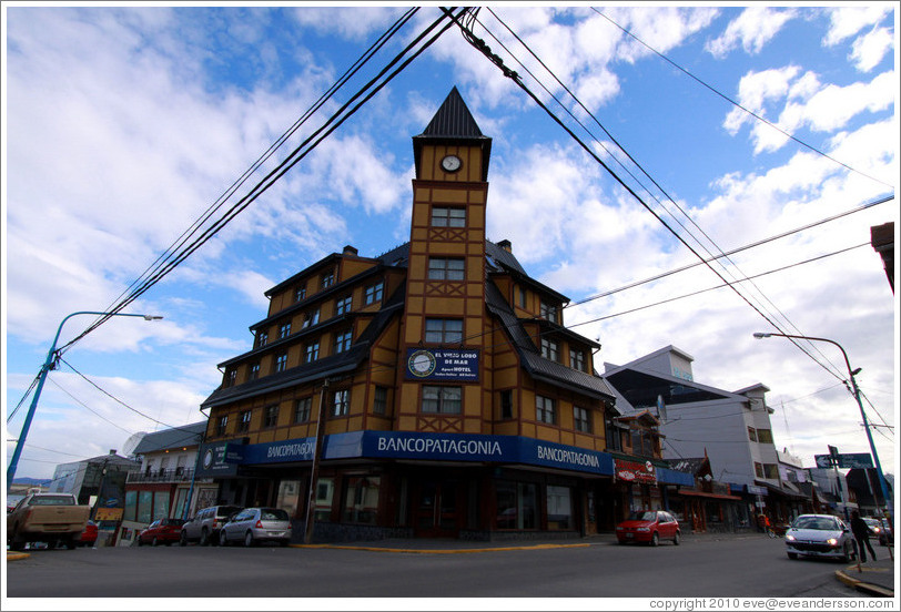 Building at San Martin and Gobernador Godoy.