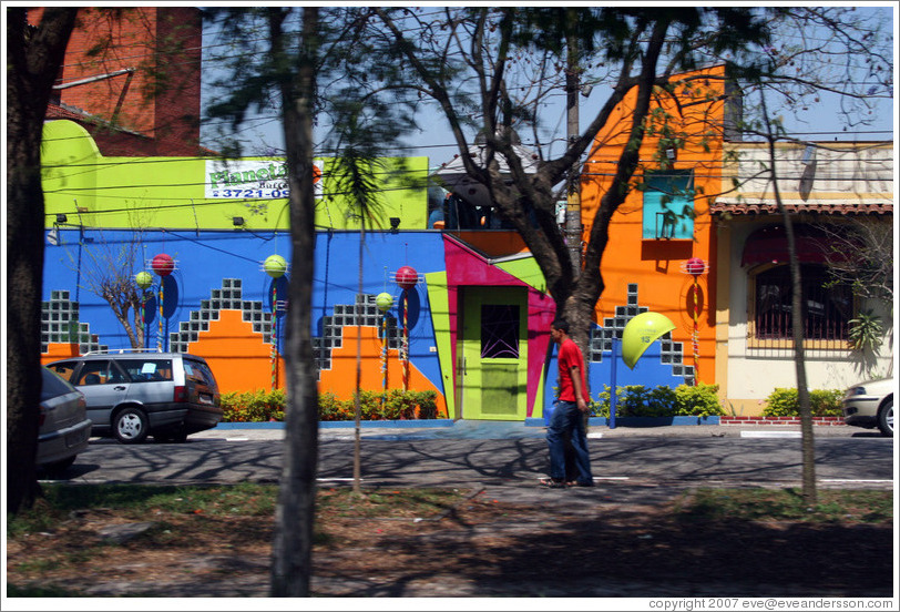 Colorful building in S&atilde;o Paulo.