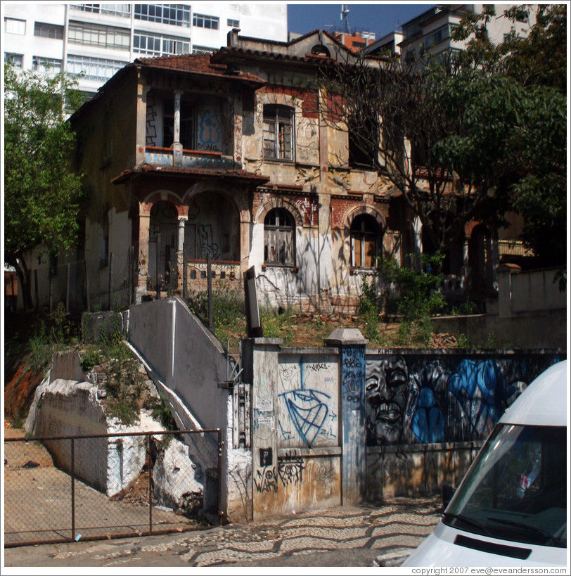 Delapidated building in S&atilde;o Paulo.