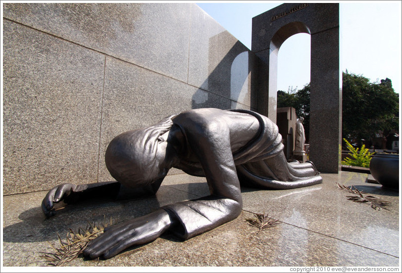 Prostrate Jesus sculpture on a tomb.  Cemit?o S?Paulo.