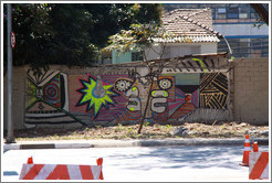 Graffiti: tunnels, two faces, and a lightbulb.  Av. H?o Pellegrino.
