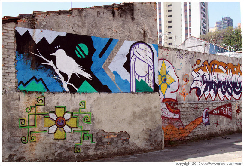 Graffiti: bird, moon, woman, flower.  Av. Quarto Centen?o at Rua Leiria.