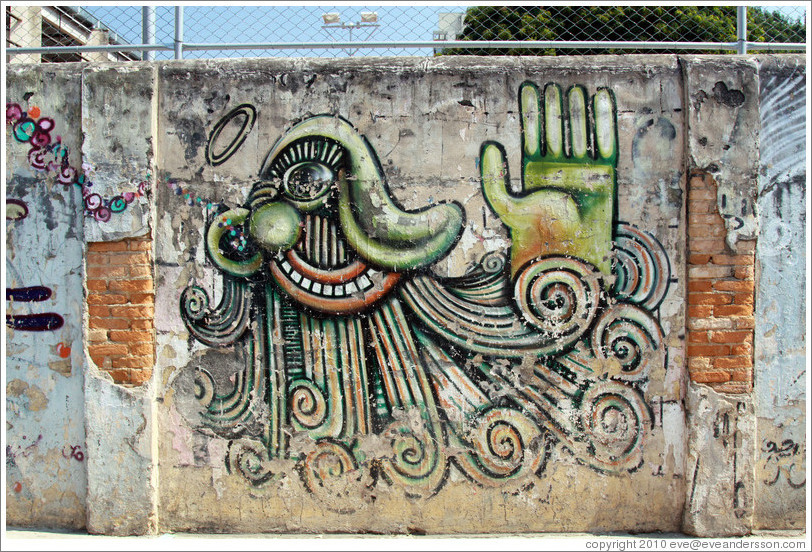 Graffiti: green cyclops with hand.  Villa Magdalenda neighborhood.  Rua Ant? Bicudo near Rua Benjamin Egas.