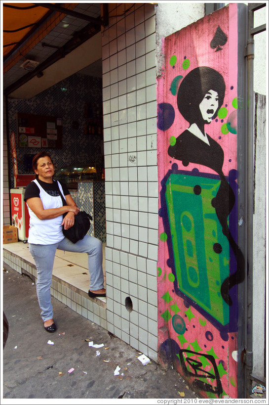 Graffiti: woman with a large, green cassette tape.  Villa Magdalenda neighborhood.  Rua Cardeal Arcoverde.