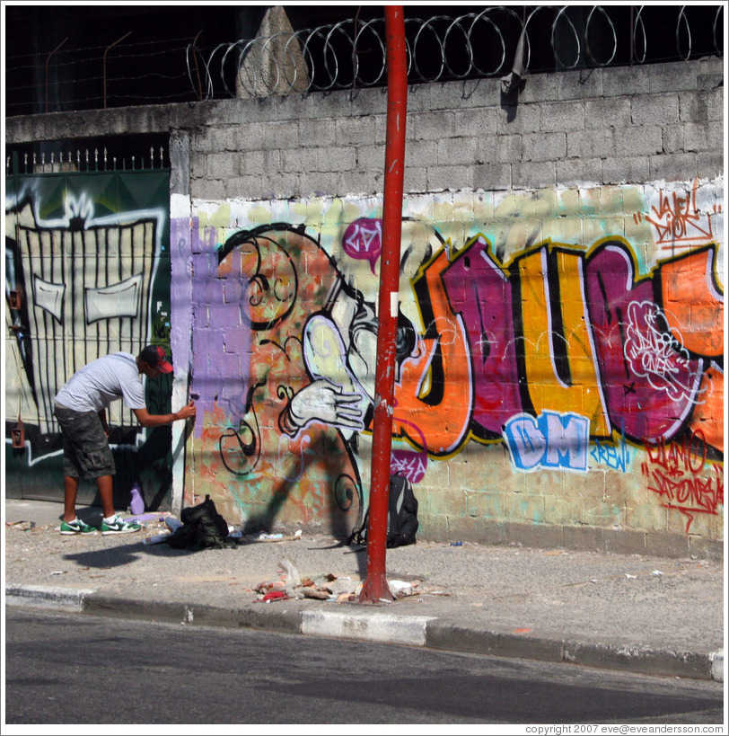 Graffiti in Liberdade, a Japanese district in S&atilde;o Paulo.