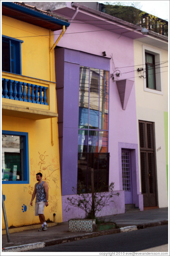 Lavender building.  Rua Artur de Azevedo.  Villa Magdalena neighborhood.