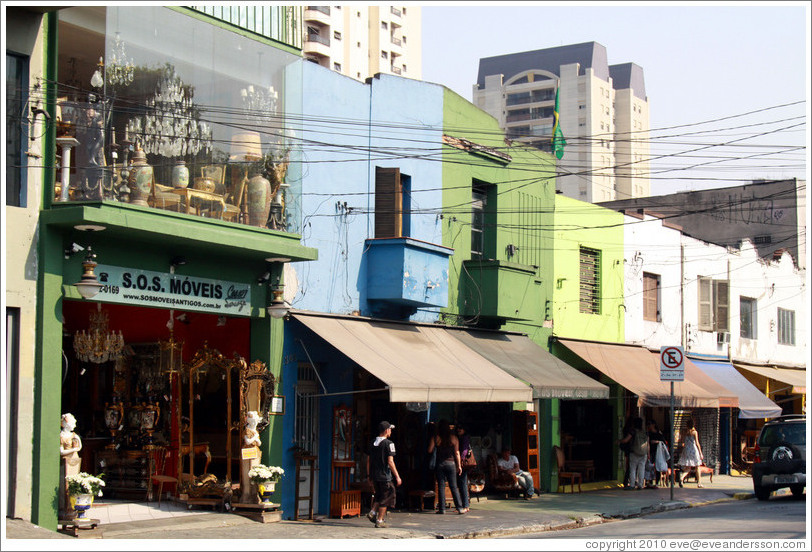 Rua Cardeal Arcoverde.  Villa Magdalena neighborhood.