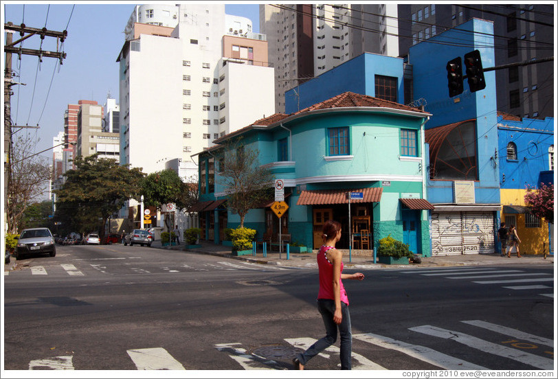 Rua Cardeal Arcoverde.  Villa Magdalena neighborhood.